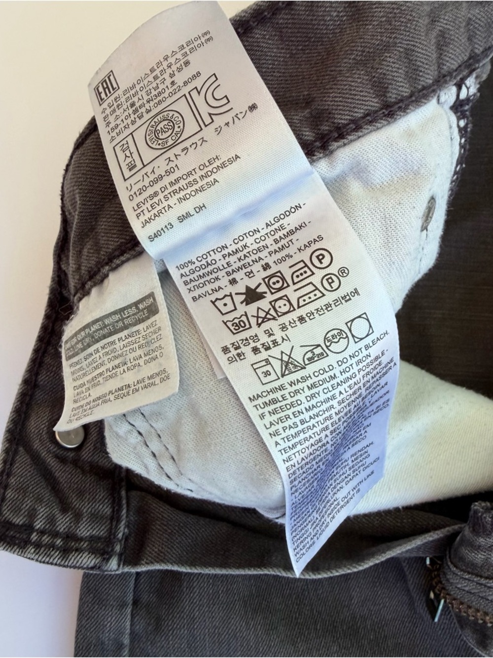 Men’s Vintage Levi’s 505 White Tab Denim Jeans
Medium Gray Color Size 34x30​ - Picture 10 of 11